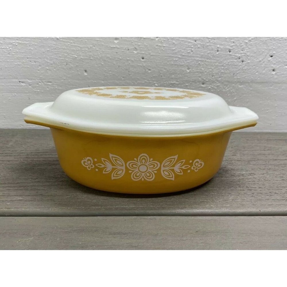 Vtg Pyrex Butterfly Gold 1 1/2 Qt Casserole #043 with White Lid #943C Daisy